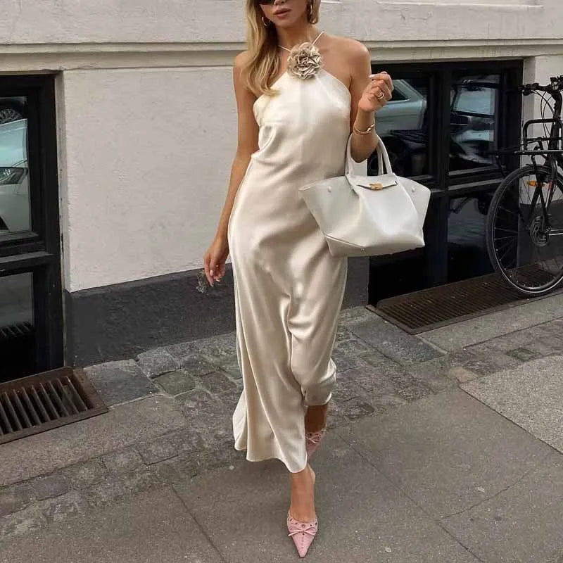 Vestido Alina - Vestido beige midi con escote halter y espalda descubierta