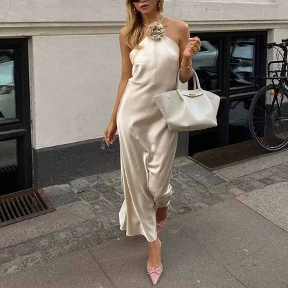 Vestido Alina - Vestido beige midi con escote halter y espalda descubierta